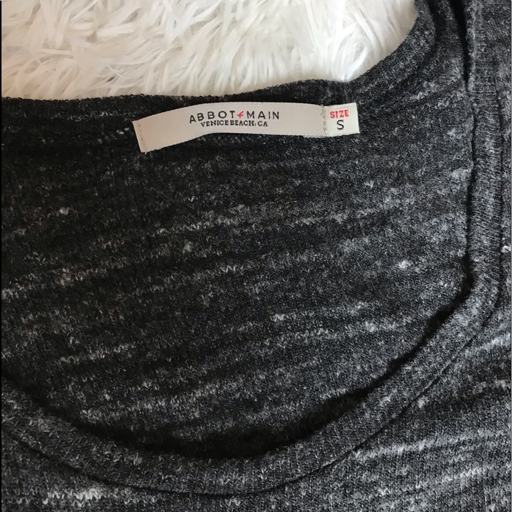 🛍 Pull Over Sweater - Picture 5 of 5